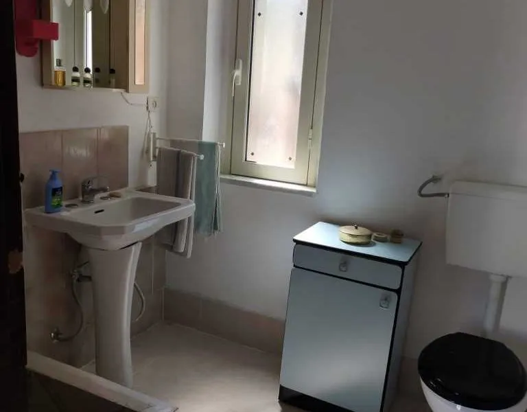 Tre vani con 7000mt acqua e luce