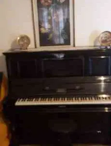 Pianoforte d epoca con tastiera d avorio.