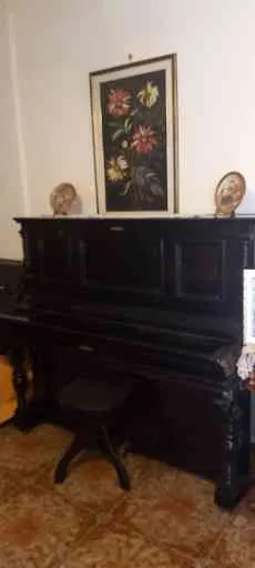 Pianoforte d epoca con tastiera d avorio.
