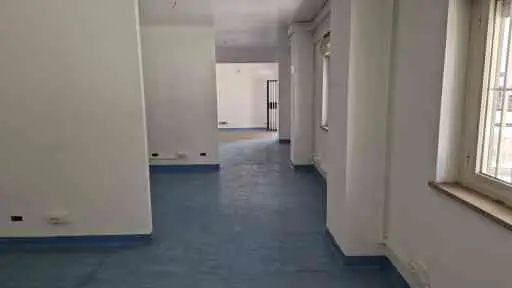 AFFITTASI UFFICIO VIA AQUILEIA