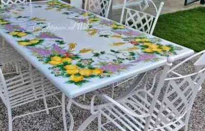 TAVOLI IN PIETRA LAVICA DECORATI A MANO A NAPOLI E IN CAMPANIA