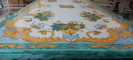 TAVOLI IN PIETRA LAVICA DECORATI A MANO A NAPOLI E IN CAMPANIA