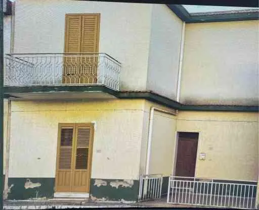 Poggioreale ( TP) Casa indipendente su due piani