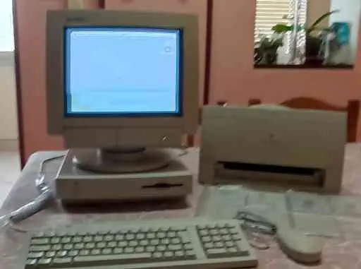 Apple Macintosh LCIII anni '90