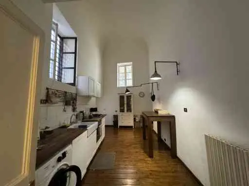 CENTRO STORICO - APPART. RISTRUTTURATO IN PAL. MERLO XVI SEC. AD. C.SO VITTORIO.