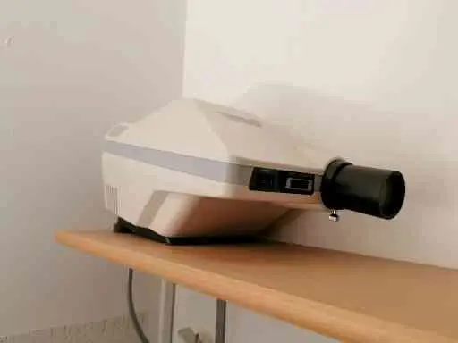 VENDESI OTTOTIPO A PROIEZIONE CP-30 CON PIASTRA A MURO E TELECOMANDO.