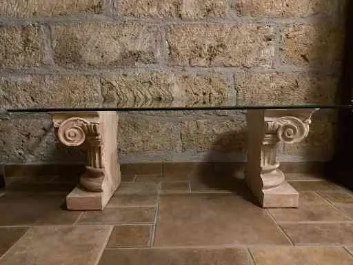 TAVOLINO VETRO STILIZZATO CON COLONNE
