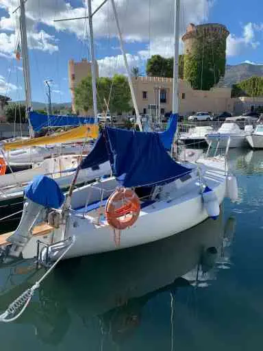 Barca a vela cabinato